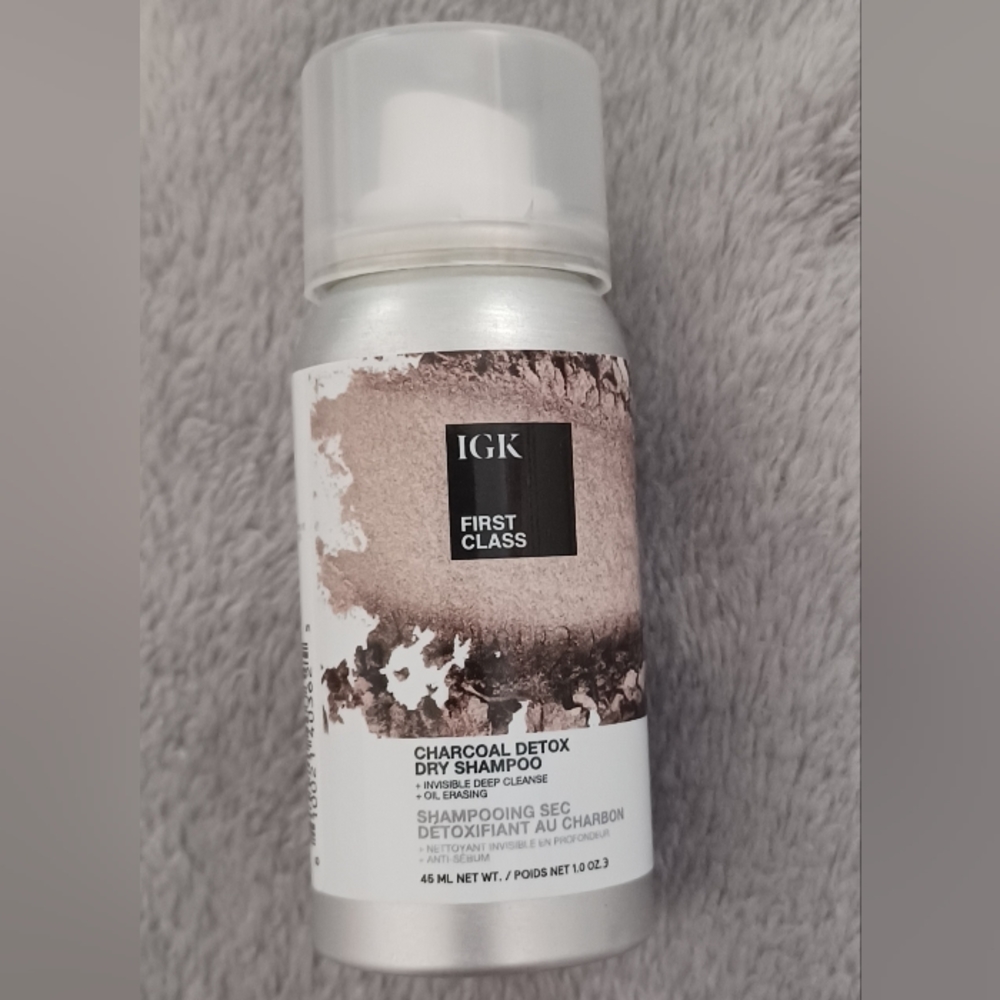 IGK First Class Charcoal Detox Dry Shampoo